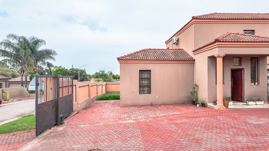 4 Bedroom Property for Sale in Safari Gardens North West